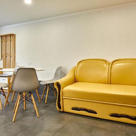 Private Apartments Truskavets Bagian luar foto