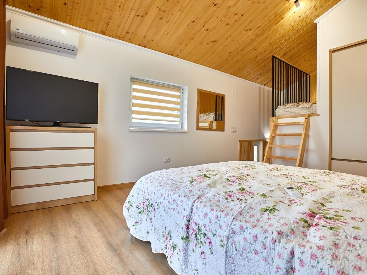 Private Apartments Truskavets Bagian luar foto