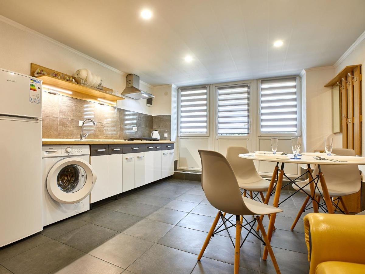 Private Apartments Truskavets Bagian luar foto
