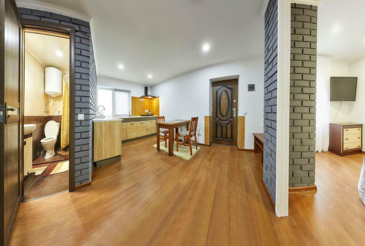 Private Apartments Truskavets Bagian luar foto